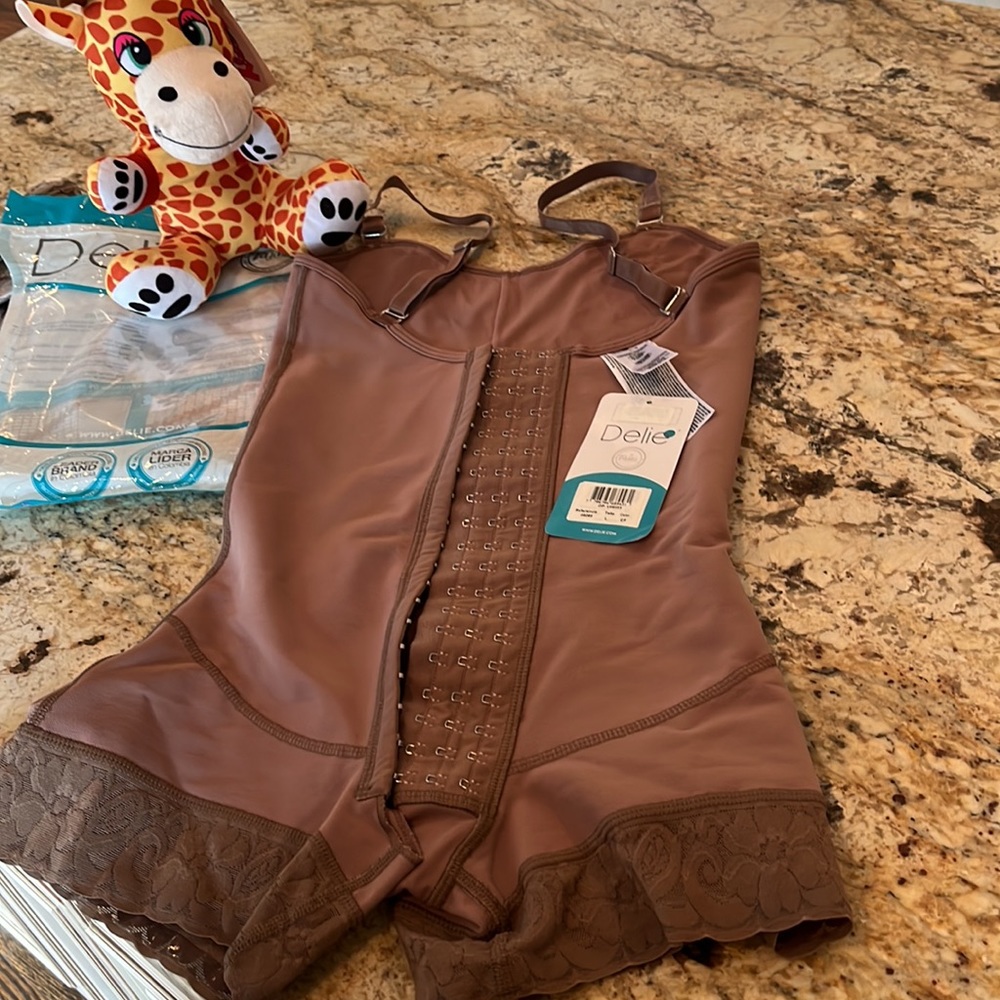 Compression garment- Faja/Girdle - Picture 3 of 11